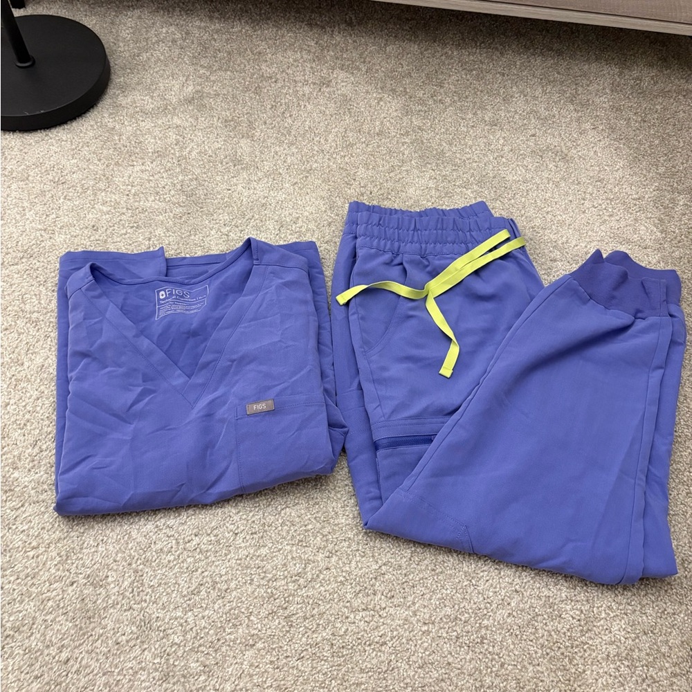 Figs SET in blueberry uman relaxed jogger (LP) and catarina top (XL P)